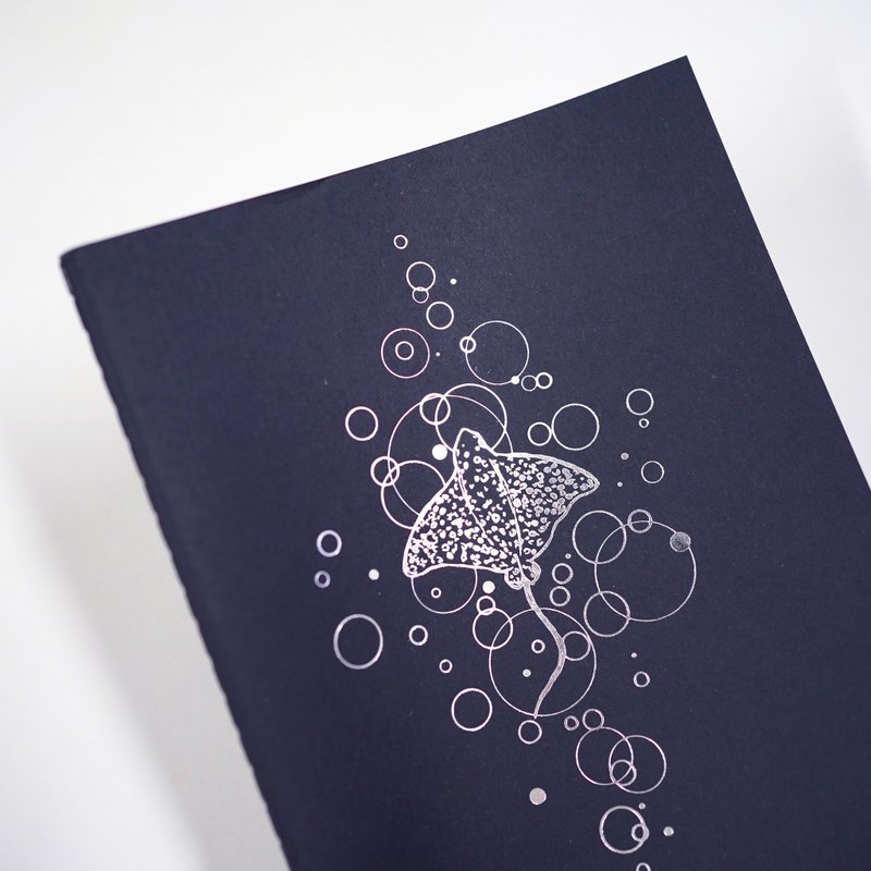 【Manta】Silver Engraving Blank Notebook - สมุดบันทึก/สมุดปฏิทิน - กระดาษ สีดำ