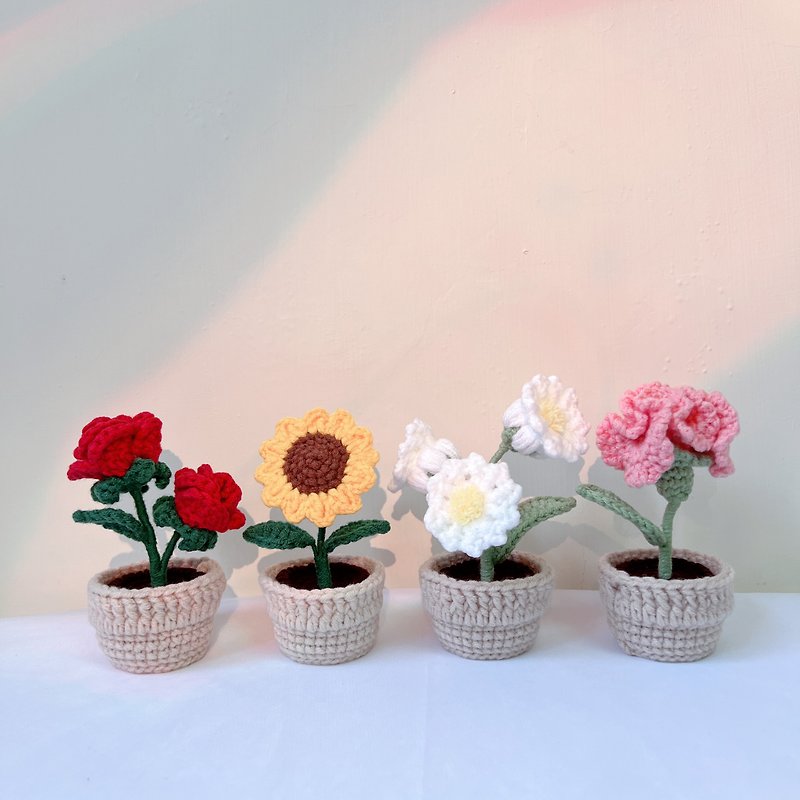 The first choice for Valentine's Day: hand-knitted small potted sunflower, rose, lily of the valley, carnation, birthday gift - ช่อดอกไม้แห้ง - ผ้าฝ้าย/ผ้าลินิน หลากหลายสี