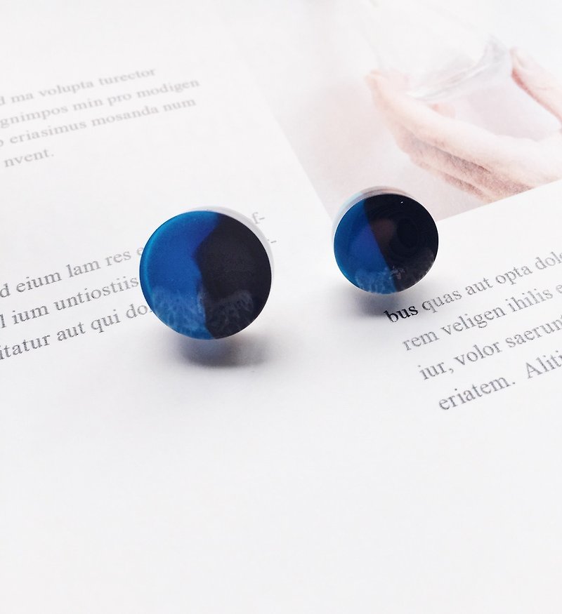 La Don  - 大小厚圓 - 藍黑  耳針 - 耳環/耳夾 - 壓克力 藍色