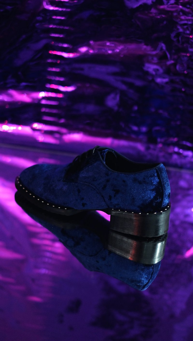Dark blue suede leather Laceup - รองเท้าลำลองผู้หญิง - หนังแท้ หลากหลายสี