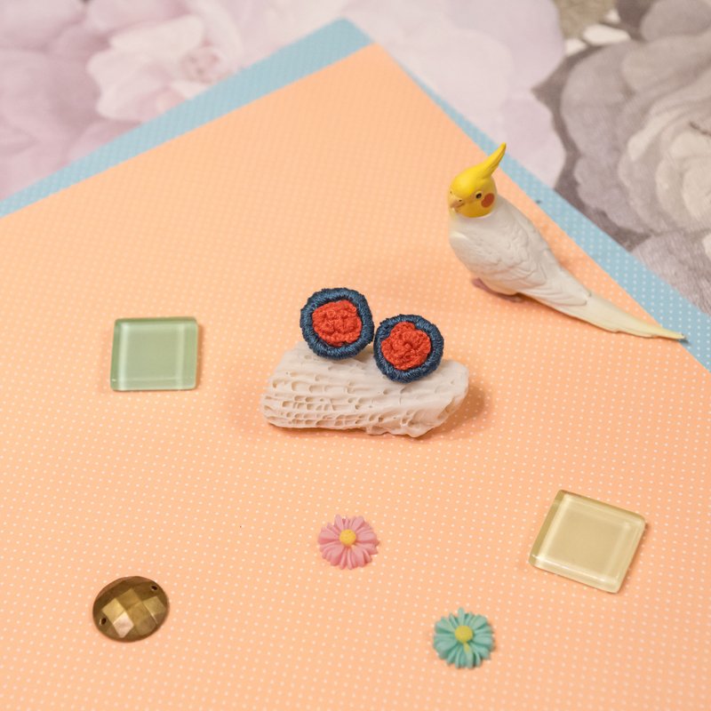 【刺繡飾物】橙色玫瑰　手作耳環耳針(1對) - 耳環/耳夾/耳骨夾 - 棉．麻 橘色