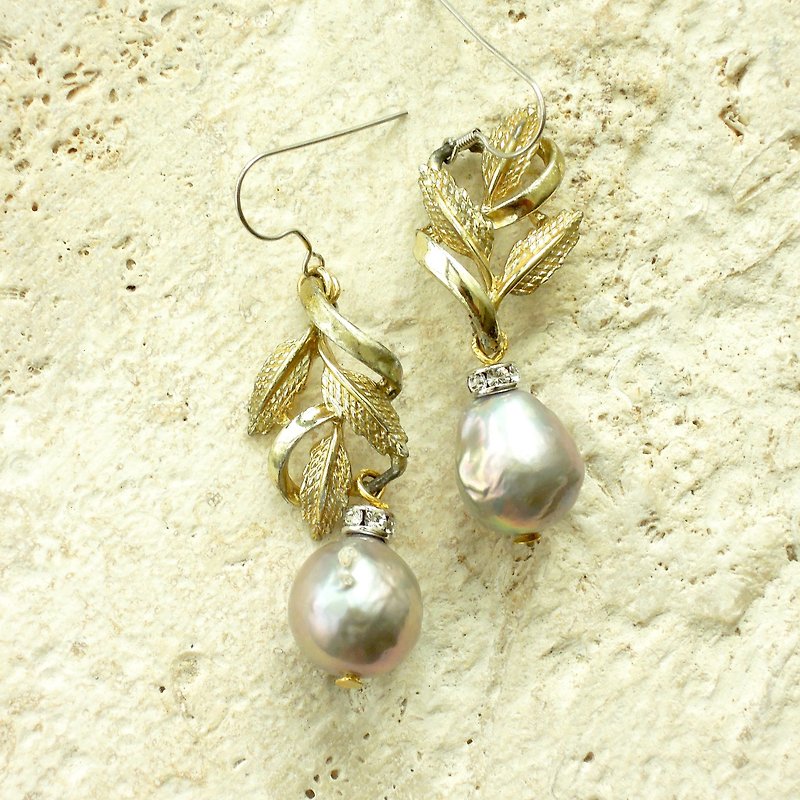 Antique gold leaf gray pearl earrings - ต่างหู - วัสดุอื่นๆ 