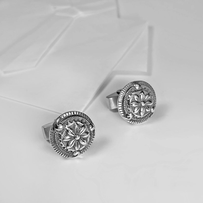 three-dimensional embossed cufflinks - กระดุมข้อมือ - เงินแท้ สีเงิน