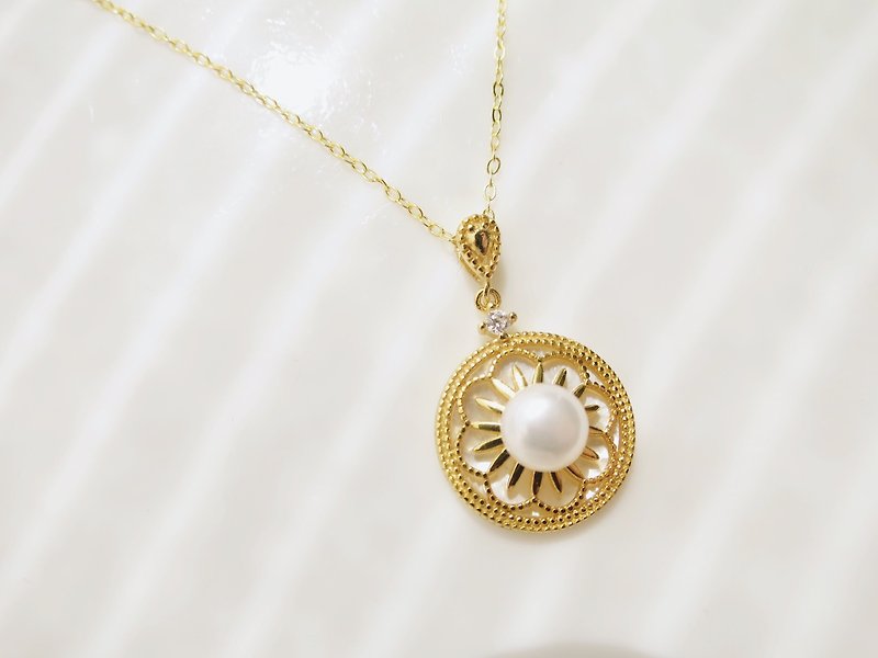 Beautiful sunflower Tournesol - Necklaces - Silver Gold