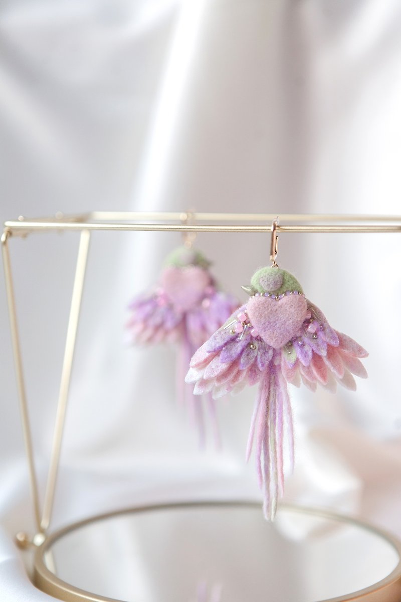 lavender earrings handmade of natural wool for women, needle felted jewelry - ต่างหู - ขนแกะ สึชมพู