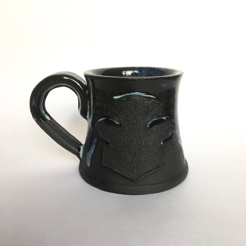 Thor Hammer Mjolnir Huginn and Muninn Black blue glazed dripping stoneware mug - 咖啡杯/馬克杯 - 陶 黑色