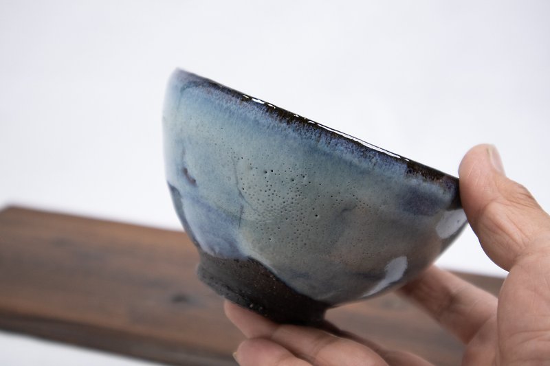 碧灰窯変2023 たっぷり入る飯碗 - 碗 - 陶 藍色