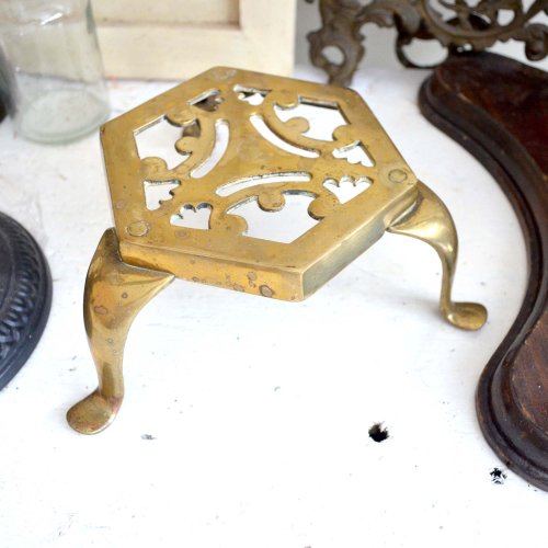 Travel Genius 中古店 美國古董老件 中古黃銅茶壺蠟燭層架盛器 高階二手古著珠寶首飾