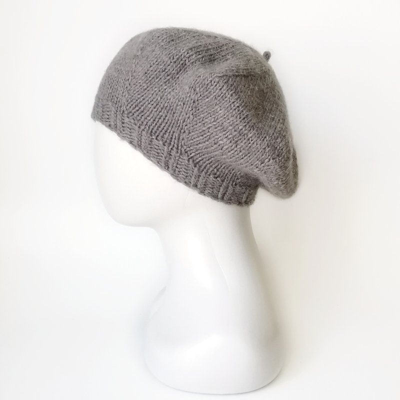 Hand-Knitted Alpaca Wool Women's Beret in Grey - Luxuriously Warm and Stylish. - 帽子 - 羊毛 灰色