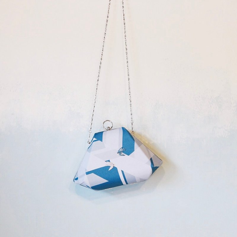 青鳥的旅程 立體刺繡幾何包：杉葉原創自製 - 側背包/斜孭袋 - 棉．麻 藍色