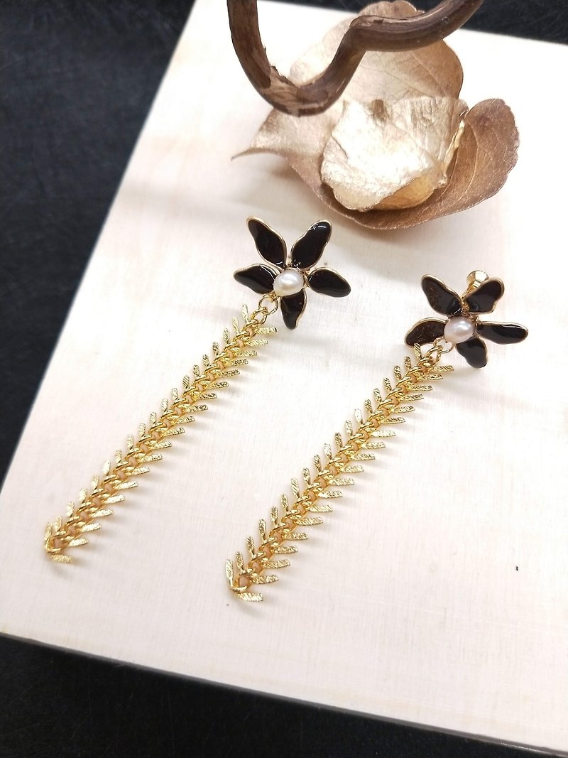 earring. Mysterious Black Petal Pearl Brass Personality Resin Ear Pins Earrings Earrings - Earrings & Clip-ons - Resin Black