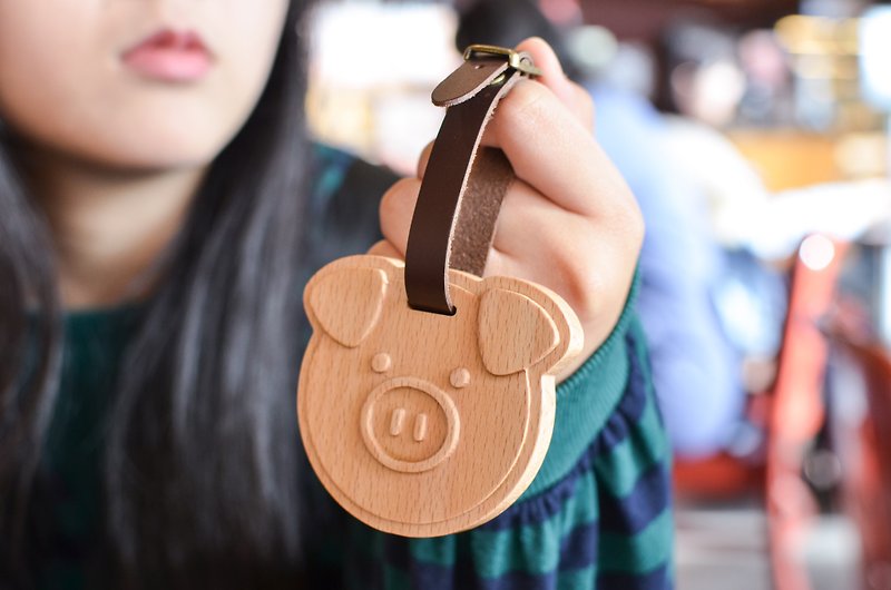 Xiaozhu-customized solid wood luggage tag/charm [New Year’s gift] - ป้ายสัมภาระ - ไม้ สีนำ้ตาล