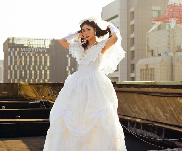 Olden day best sale wedding dresses