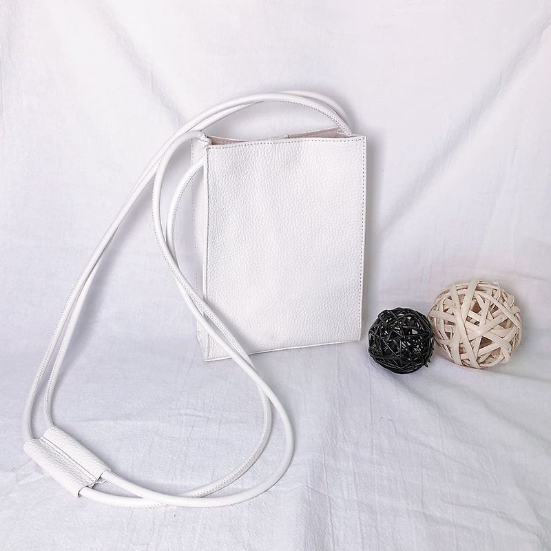 [Minimal Fashion] Soft Leather Lightweight Square Bag_White Toast - กระเป๋าแมสเซนเจอร์ - หนังแท้ ขาว