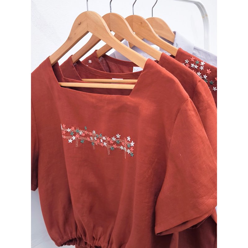 Embroidery | Linen | Square neck shirt, short sleeves, red brown - 女上衣/長袖上衣 - 棉．麻 咖啡色