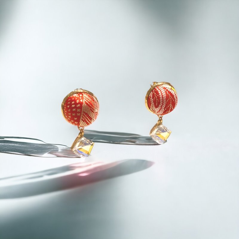 Crimson Zen Yunxi Knitted Earrings - ต่างหู - วัสดุอื่นๆ สีแดง