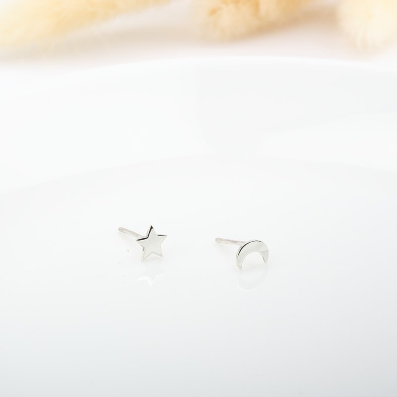 【Angel & Me】Starry Night Moon Star s925 sterling silver earrings Birthday gift - Earrings & Clip-ons - Sterling Silver Silver