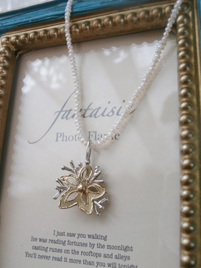 Snow flower pendant - Necklaces - Other Metals White