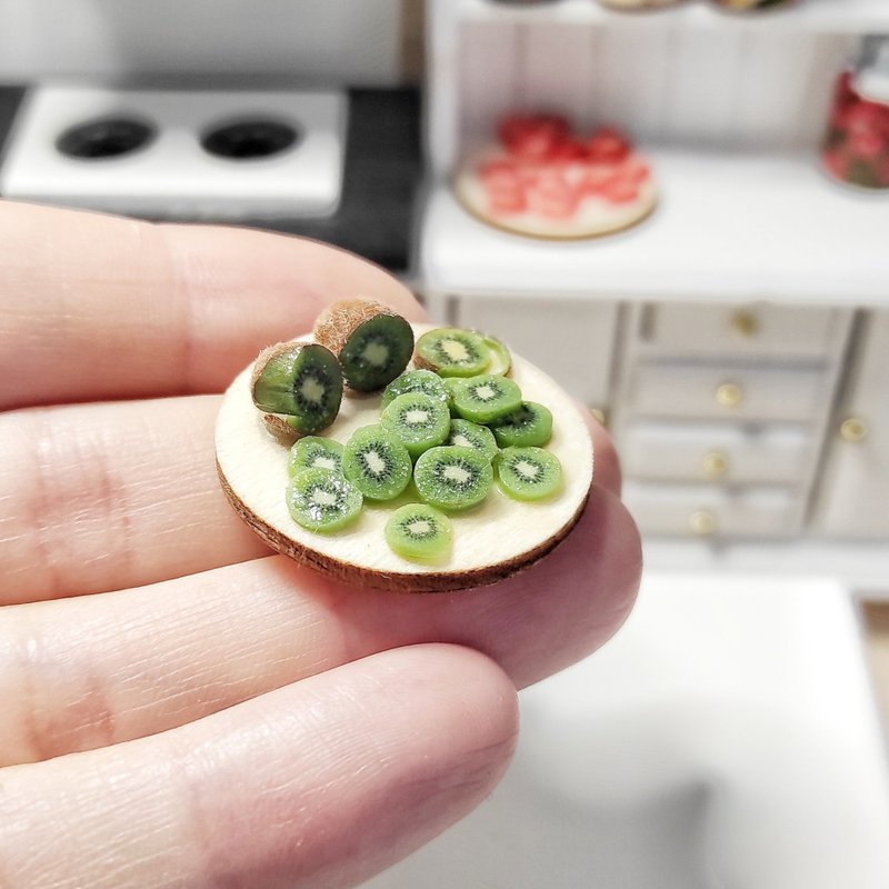 Realistic fruit, kiwi for dolls, fruit on board, fruit for dolls, food for games - 公仔/玩偶 - 黏土 