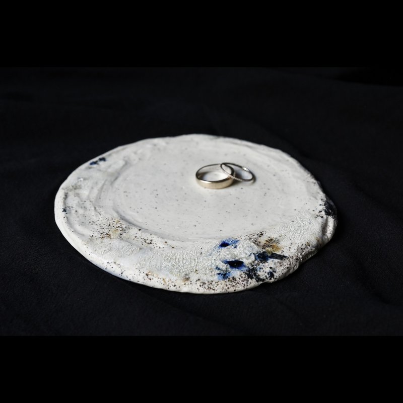 no25de_Beach rock wave crystal inlaid kaolin incense seat appreciation plate/snack plate - Plates & Trays - Pottery 