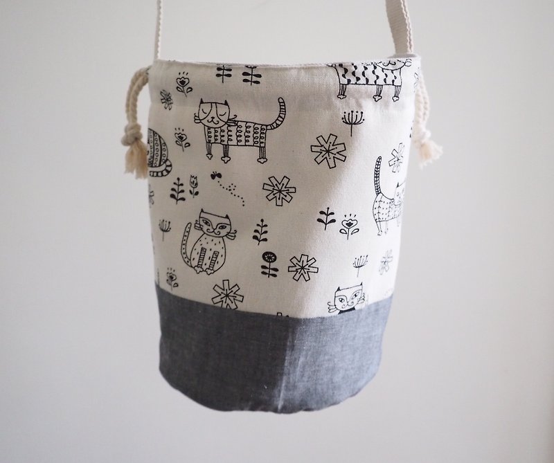 Handmade tote bag handbag canvas bag shopping bag cat - Messenger Bags & Sling Bags - Cotton & Hemp Silver