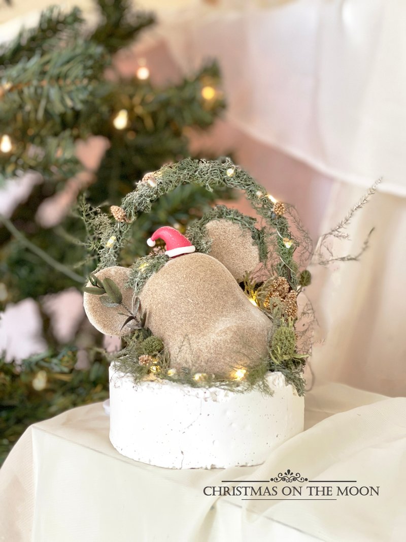 Christmas bear in the monument - Plants & Floral Arrangement - Other Materials 