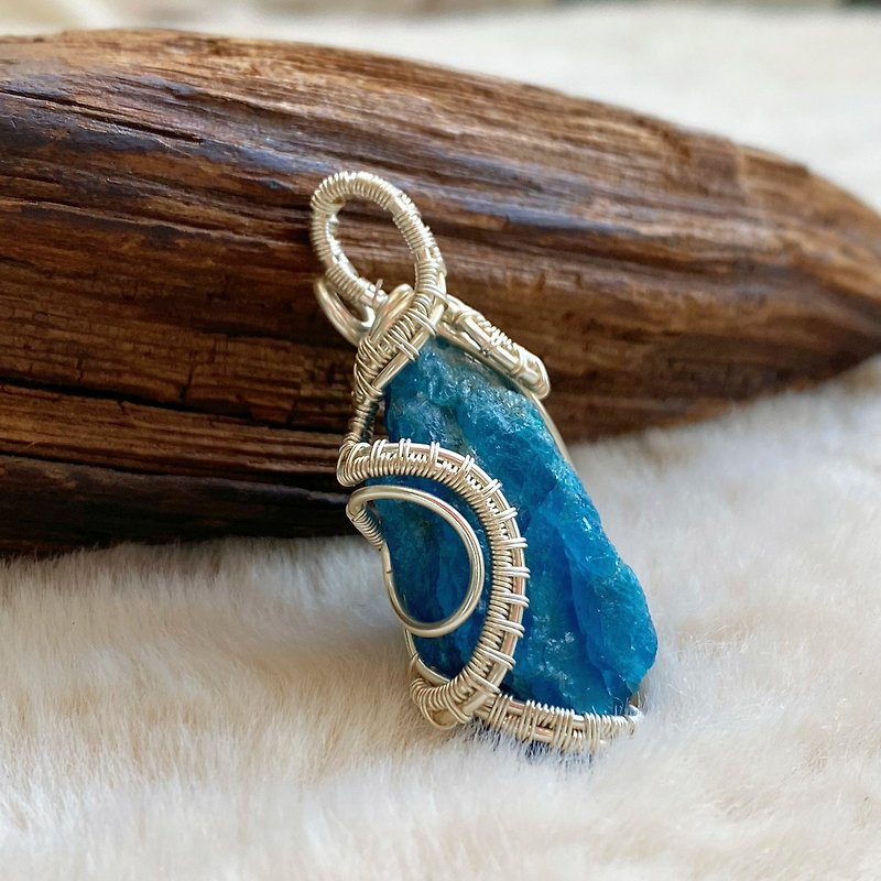 Aura Stone| Blue Stone Crystal Necklace | Handmade Wire Pendant | Gemini Lucky Stone - สร้อยคอ - คริสตัล สีน้ำเงิน