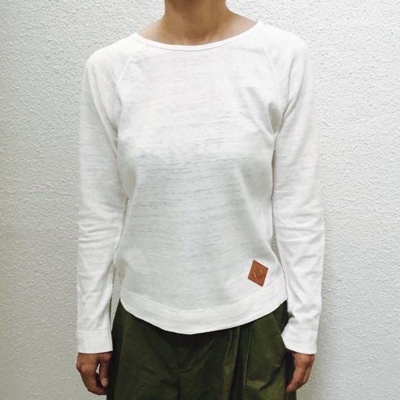 Raglan sleeve cut and sew with trofil leather patch S size off-white - เสื้อผู้หญิง - ผ้าฝ้าย/ผ้าลินิน ขาว