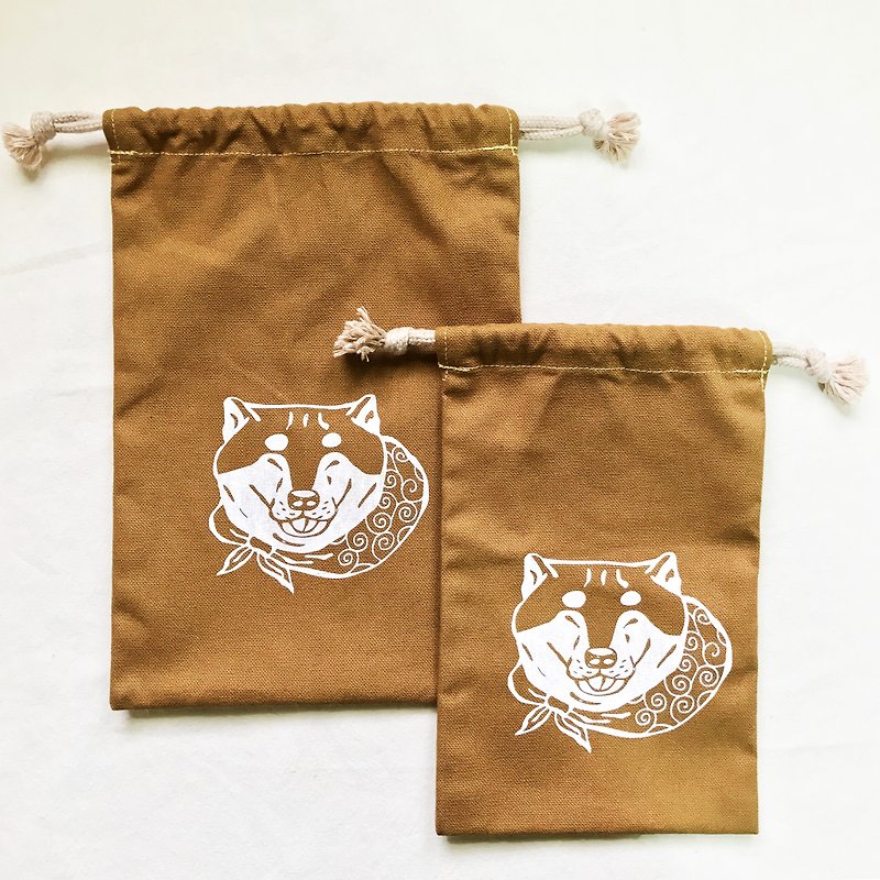 Traveling shiba Inu drawstring bag / brown-small - กระเป๋าเครื่องสำอาง - ผ้าฝ้าย/ผ้าลินิน สีกากี