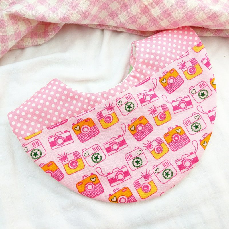 Pink camera. Bib without hemming (name can be embroidered) - ผ้ากันเปื้อน - ผ้าฝ้าย/ผ้าลินิน สึชมพู