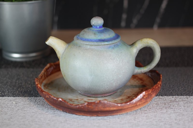 [Christmas Gift Box] 200ml wood-fired peacock blue hand-drawn teapot, a work of the famous Yingge artist Ye Minxiang - Teapots & Teacups - Porcelain 