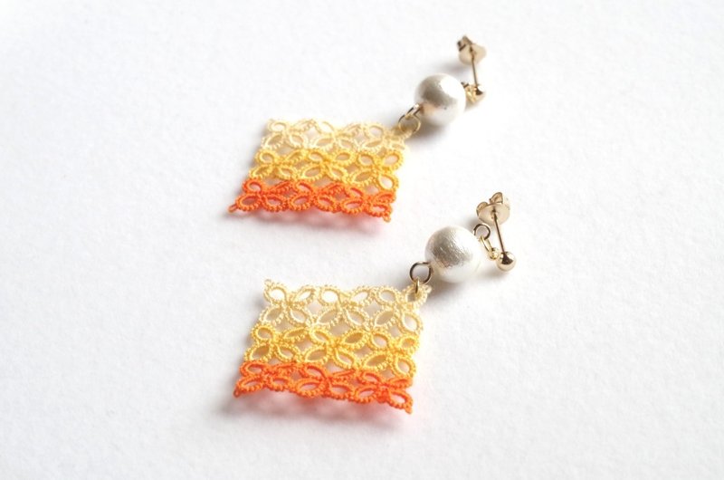 Square motif tatting lace and cotton pearl earrings/autumn leaves - Earrings & Clip-ons - Cotton & Hemp Orange