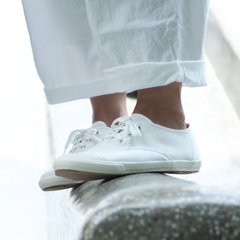 夏日裡的小白鞋加價購/KARA經典白(此商品請勿單獨下標) - 女款休閒鞋 - 棉．麻 白色
