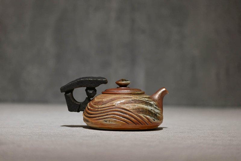 | 160cc | 柴燒手工壺 柴燒造型正把壺 柴燒壺 茶壺【臻麟陶藝】 - 茶壺/茶杯/茶具 - 陶 