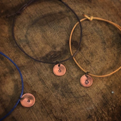 Forge Jewelry 打鐵所飾品 紅酒款紅銅吊牌 古典刻字蠟線可調式手環 情侶