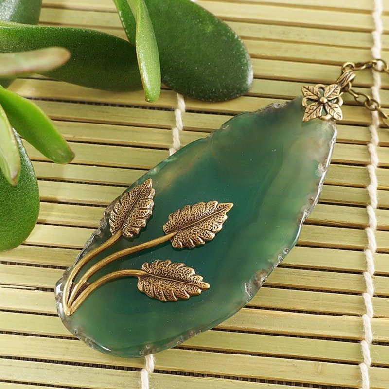 Green Agate Slice Slab Necklace Green Stone Brass Leaf Pendant Necklace Jewelry - 項鍊 - 半寶石 綠色