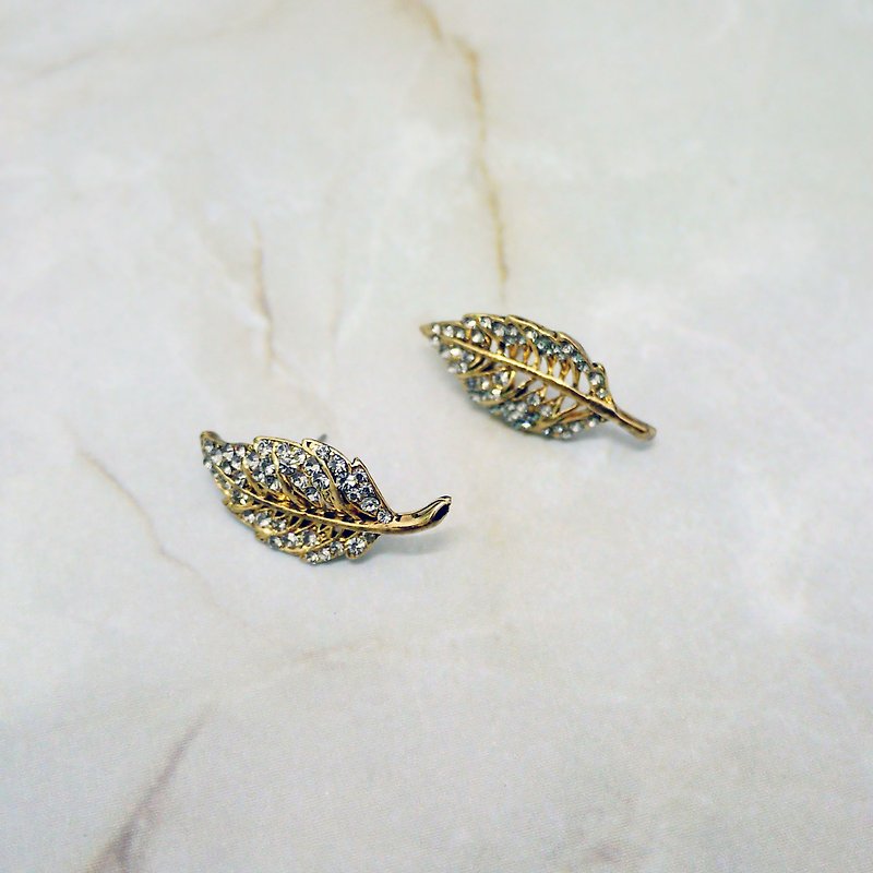 Paris Flower Capital Romantic Fallen Leaves Earrings (Low-key Gray) - Earrings & Clip-ons - Other Metals Gray
