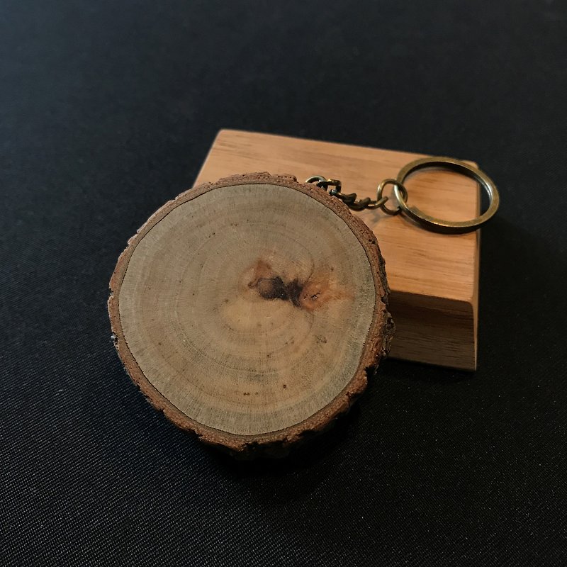 Camphor wood chips _ key ring C - Keychains - Wood Khaki