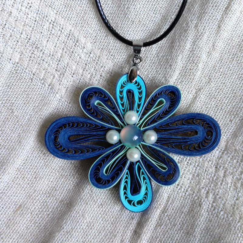 寬版藍底八瓣捲紙珠飾項鍊 - 項鍊 - 紙 藍色