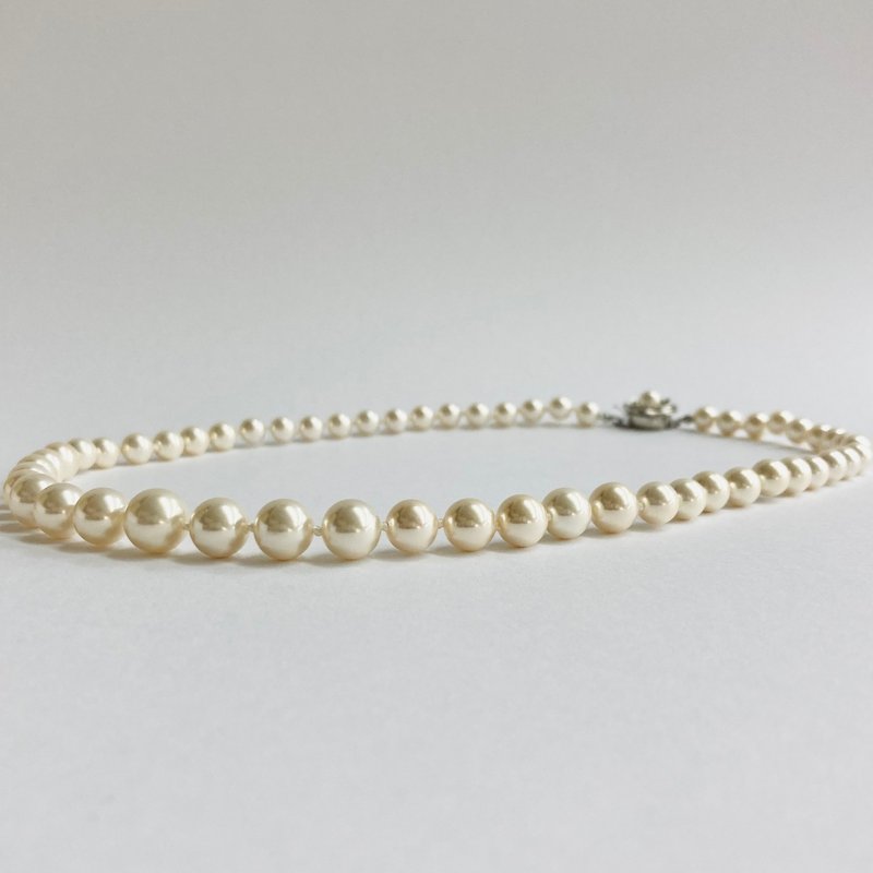 Shell pearl gradation all knot necklace M/approx. 6x10mm approx. 48cm/white beige/R/made in Japan - Necklaces - Shell Gold