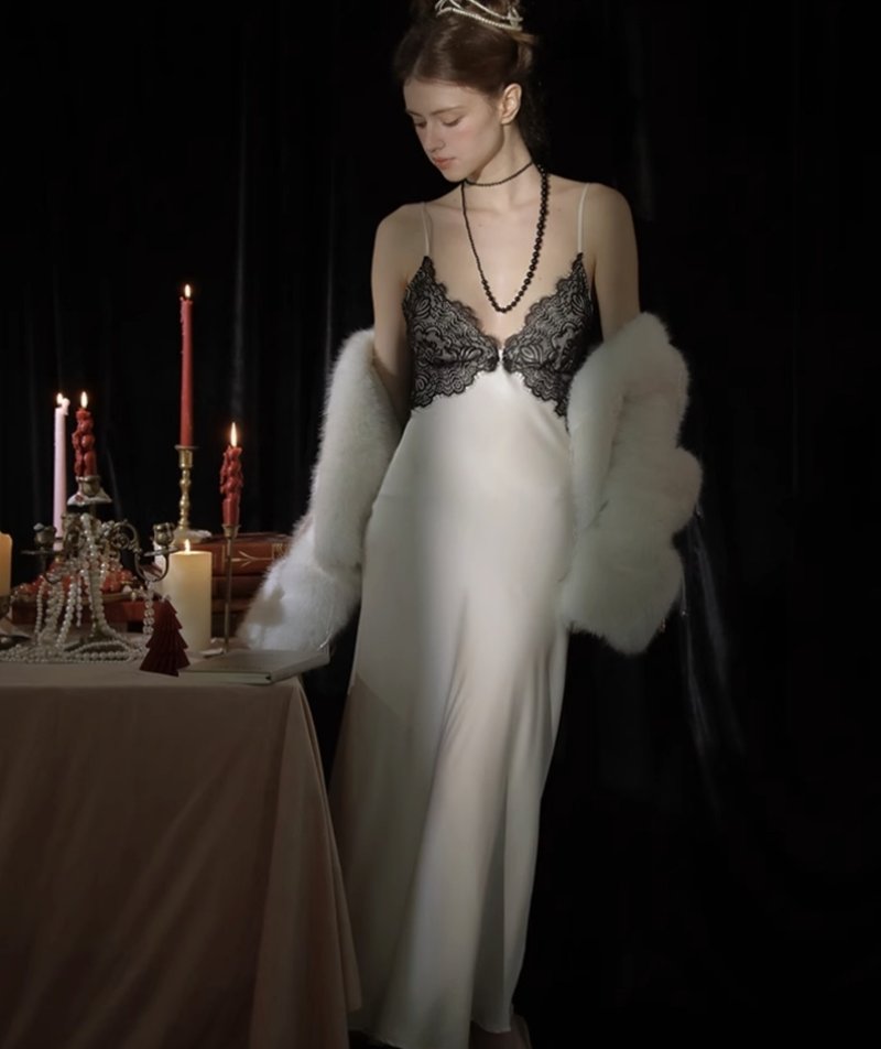 long satin backless dress with lace - 睡衣/居家服 - 其他材質 
