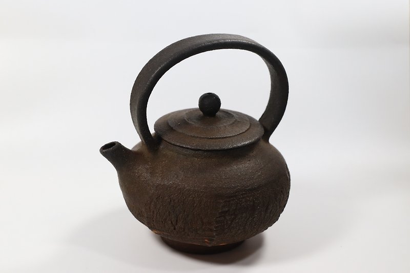 Wood-fired black soil unglazed burst crack teapot - ถ้วย - ดินเผา หลากหลายสี