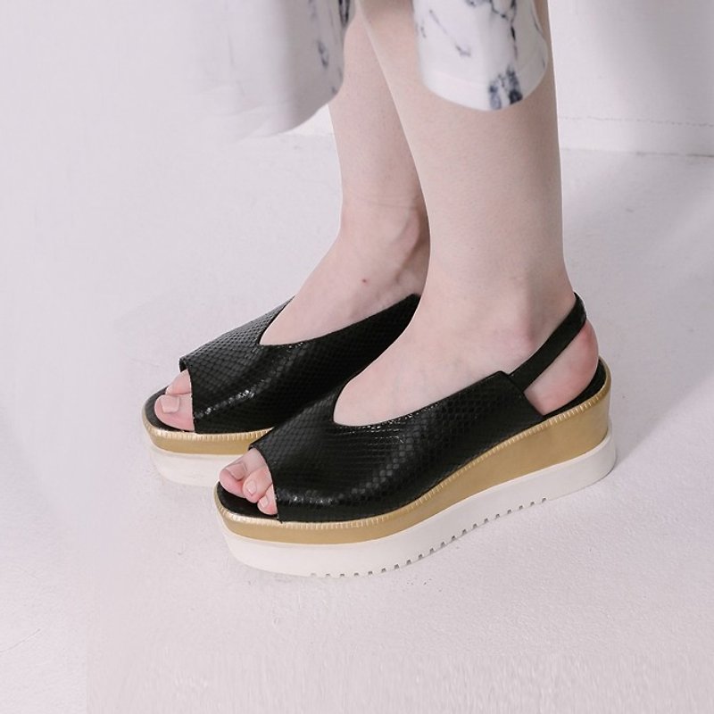 [Exhibition products show] V mouth open toe fish mouth leather platform sandals black serpentine - Sandals - Genuine Leather Black