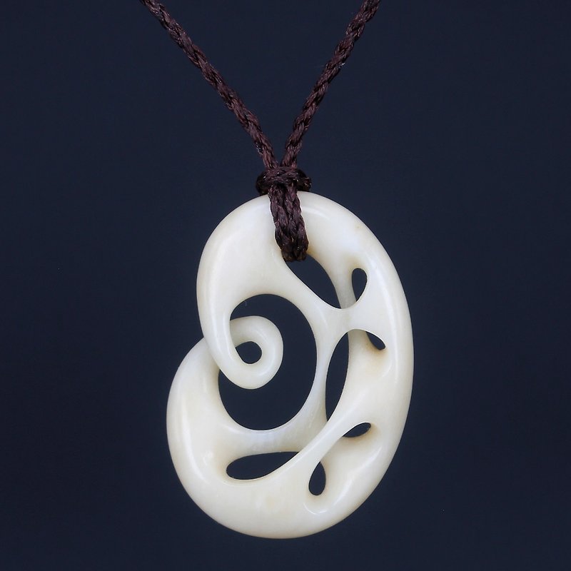New Zealand Maori ethnic classic retro abstract infinite symbol simple and versatile men and women cow bone carving pendant necklace - Necklaces - Other Materials 