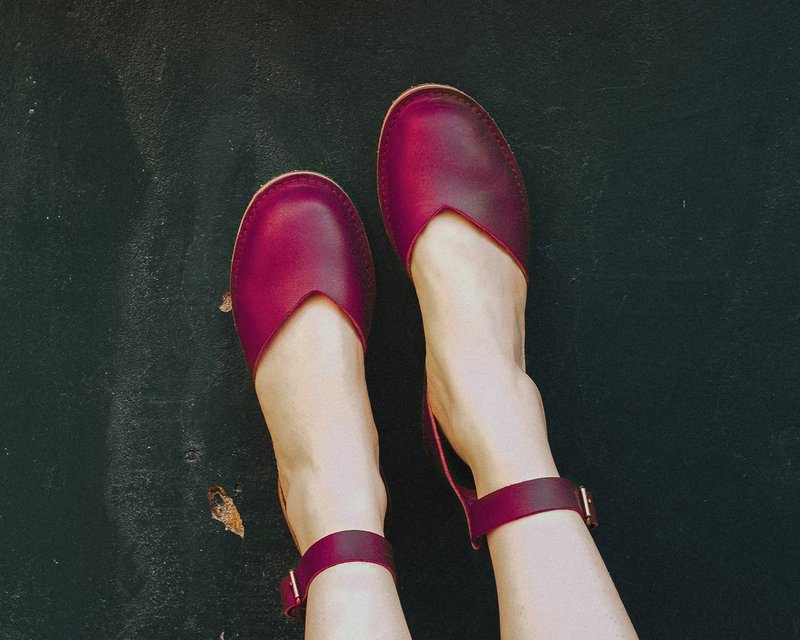 รองเท้าแตะหนังสตรี, รองเท้าแตะสตรี, รองเท้าแตะหนัง, รองเท้าแตะแบร์ฟู้ต - รองเท้าลำลองผู้หญิง - หนังแท้ สีแดง