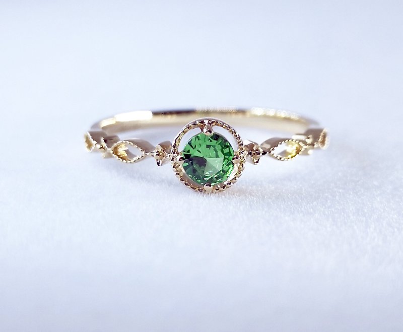 Gold Emerald Ring - Vintage Inspired Emerald Ring - Dainty Emerald Ring - แหวนทั่วไป - เครื่องประดับ สีทอง
