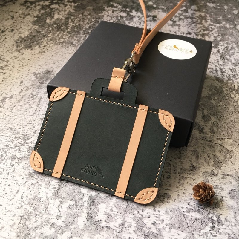 Hand-stitched vegetable tanned suitcase ID cover luggage tag-dark green (two colors in total) - ที่ใส่บัตรคล้องคอ - หนังแท้ 