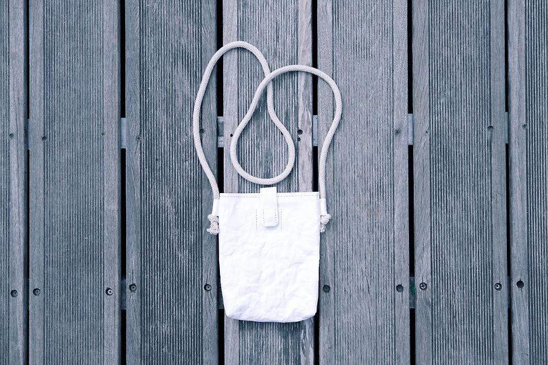 [Paper made possible] Plain simple n natural series small bag (white) - กระเป๋าแมสเซนเจอร์ - กระดาษ สีเงิน