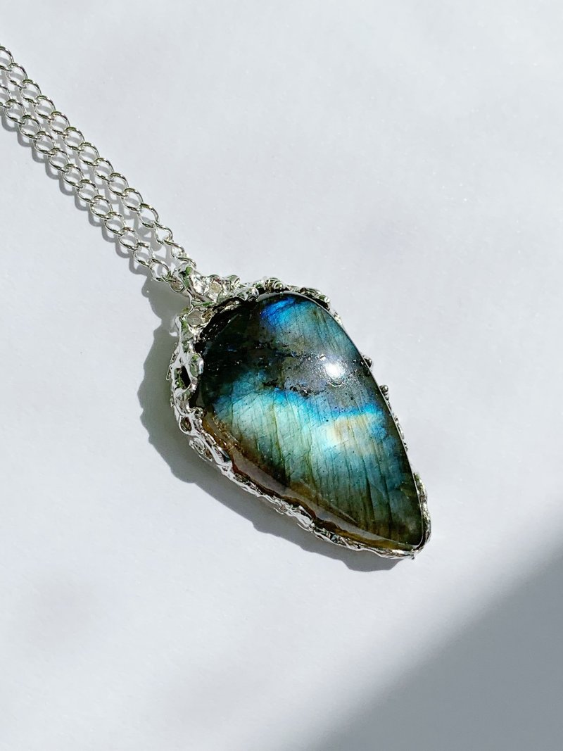 Drop Labradorite Lunar Eclipse Necklace - สร้อยคอ - เครื่องประดับพลอย สีน้ำเงิน