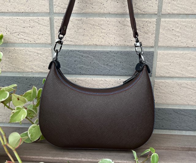 Italian leather crescent bag / black / shoulder bag - Shop PV leather bags  Handbags & Totes - Pinkoi